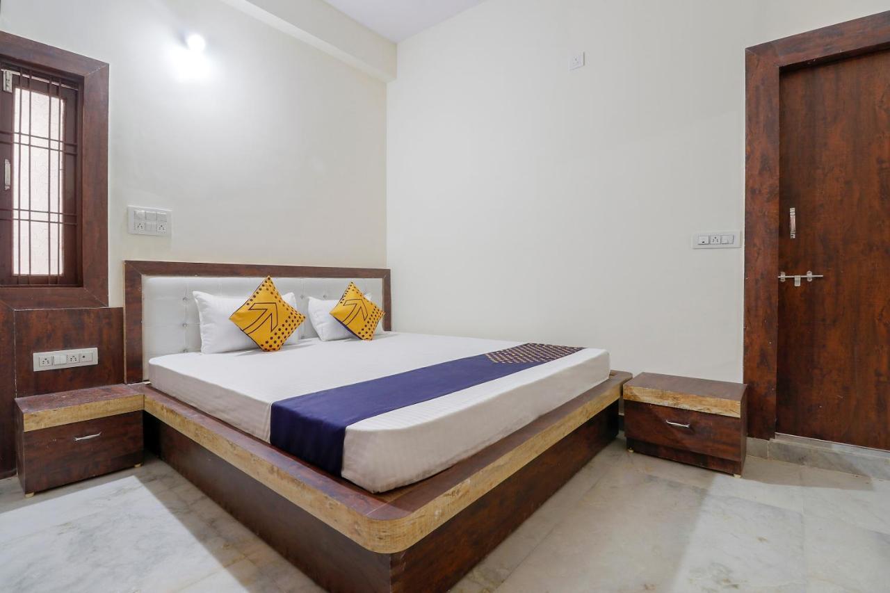 Spot On 43992 Classic Hotel 2*